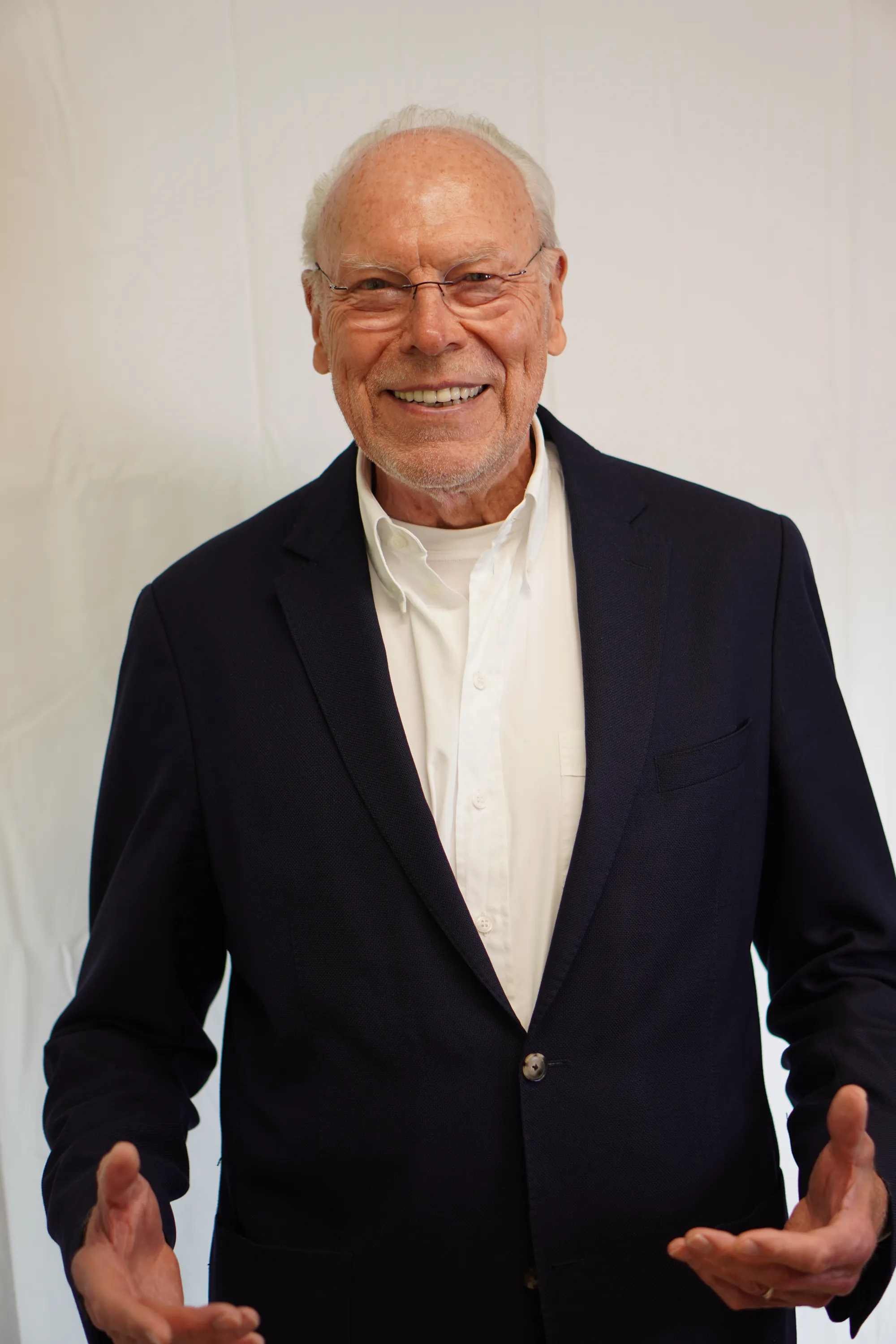 Bernd Behrens explaining with open hands